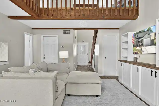 Listing Photo 11