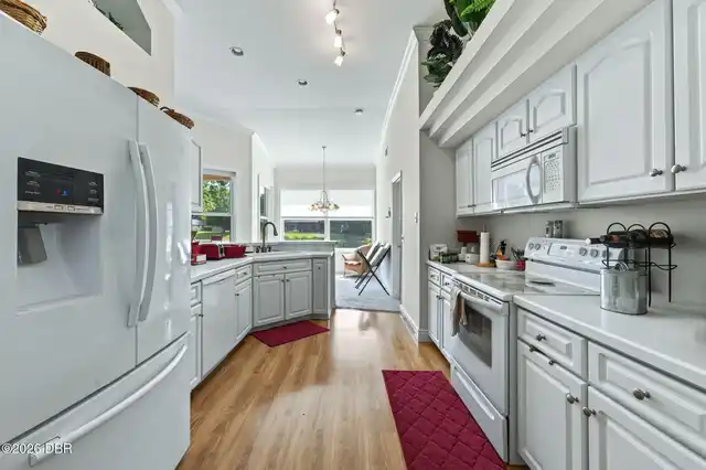 Listing Photo 17
