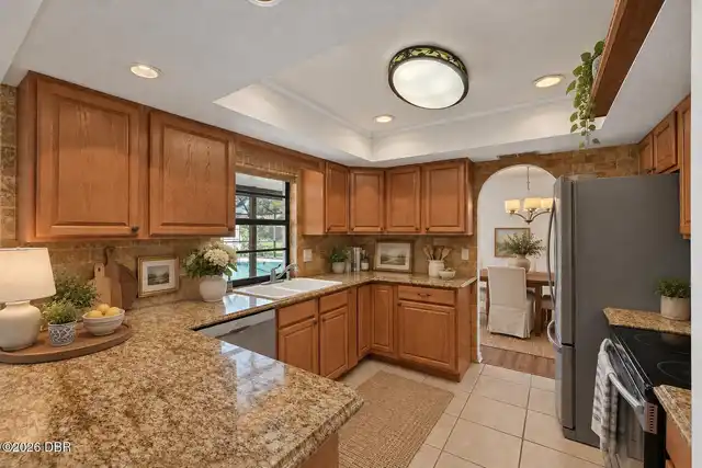 Listing Photo 11