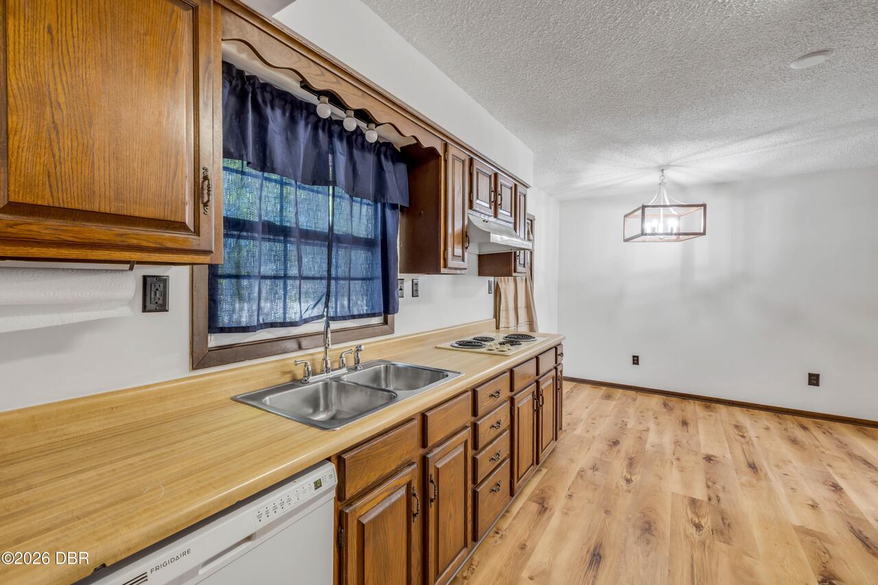 Listing Photo 10
