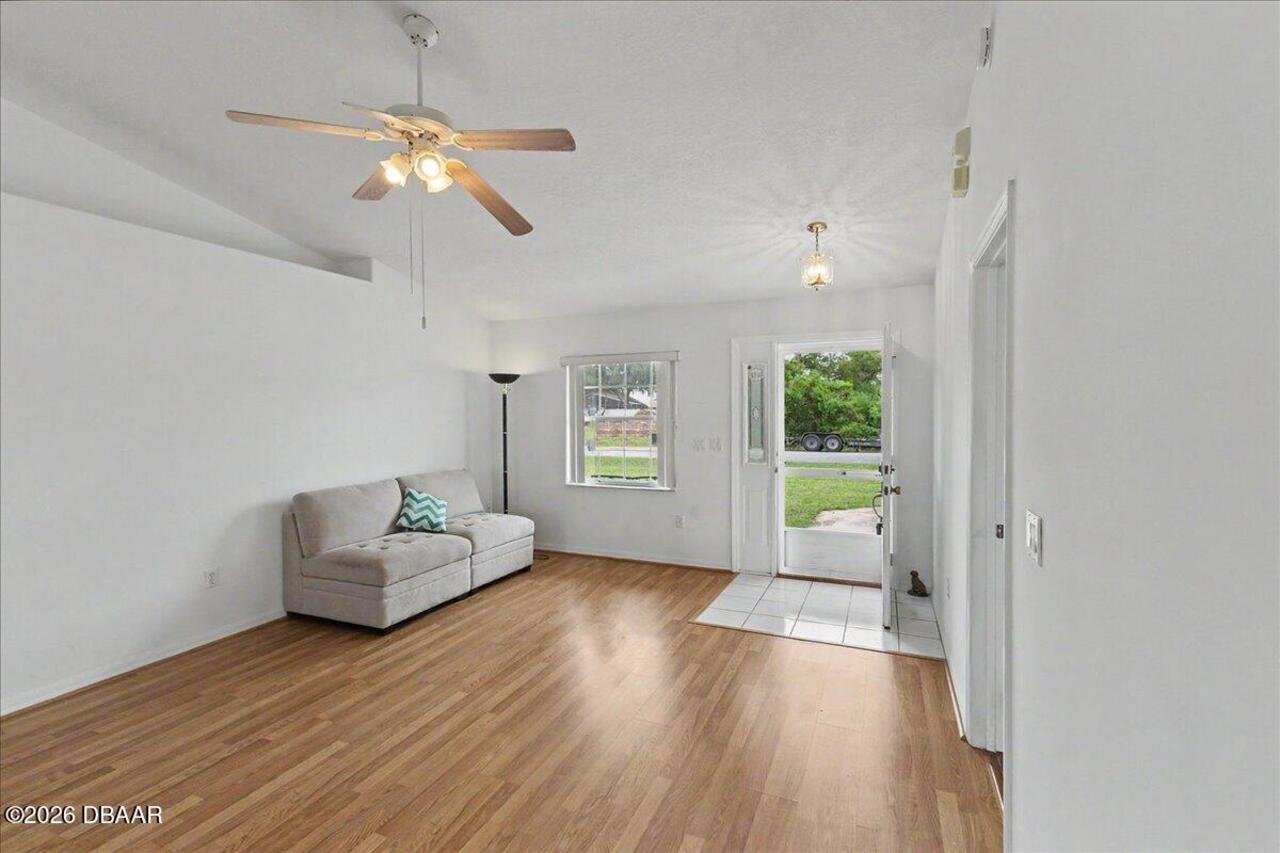 Listing Photo 12