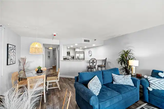 Listing Photo 12