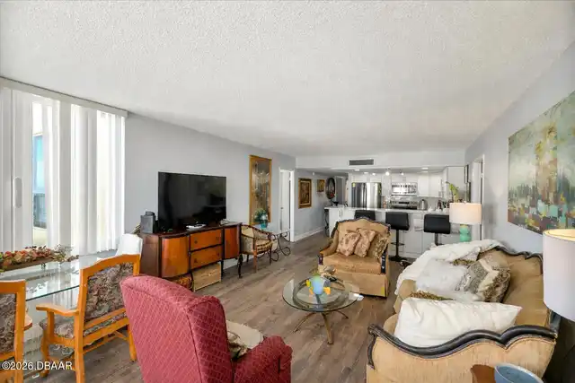 Listing Photo 12