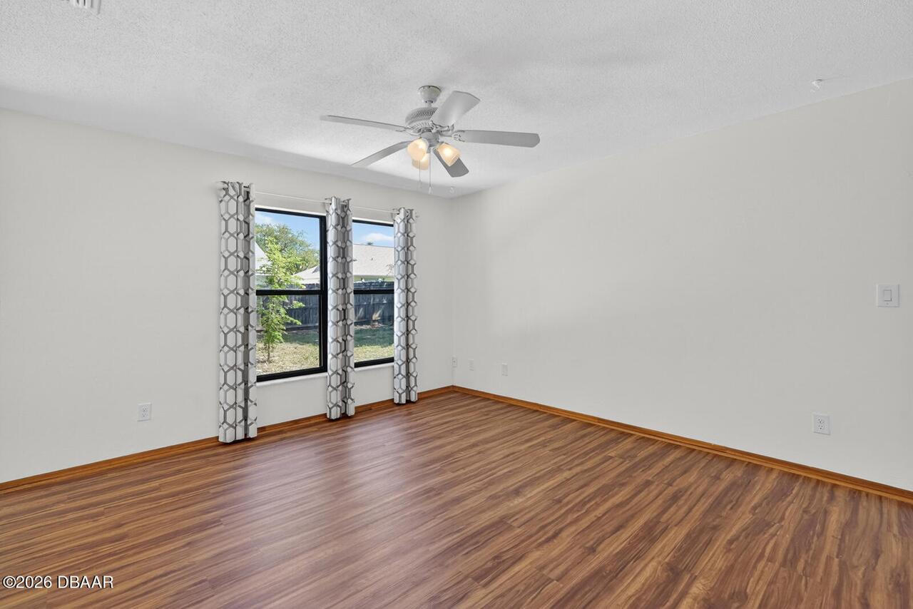 Listing Photo 12