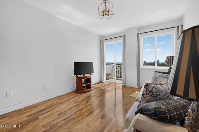 Listing Photo 11