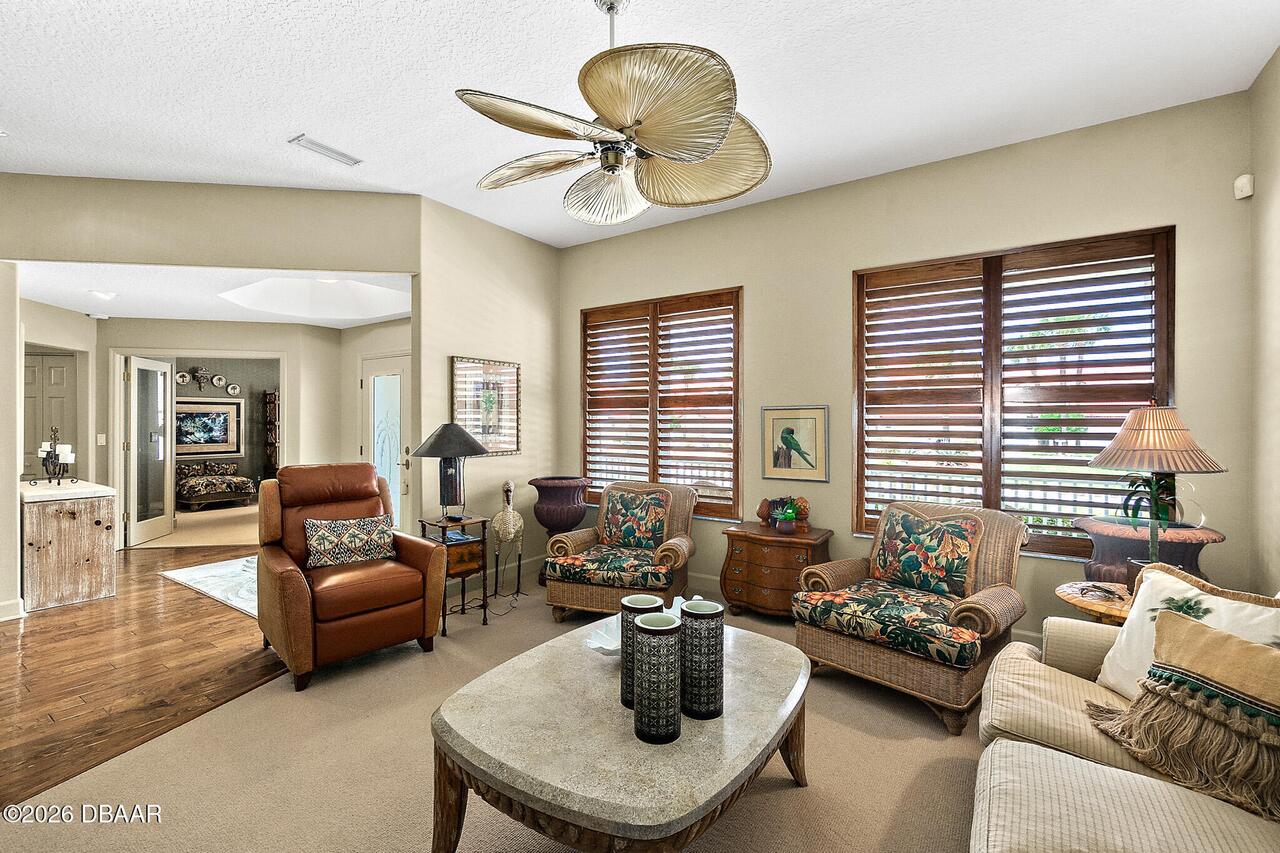 Listing Photo 12