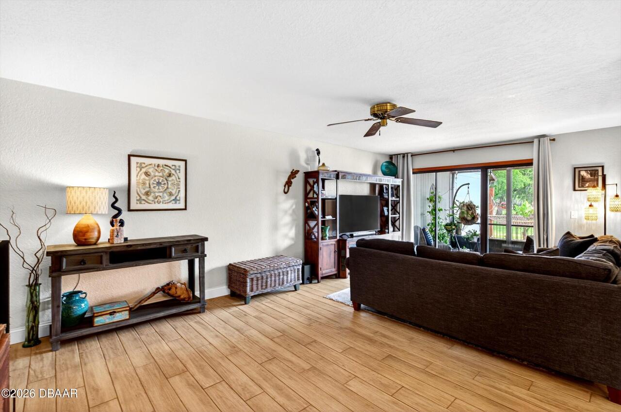 Listing Photo 9
