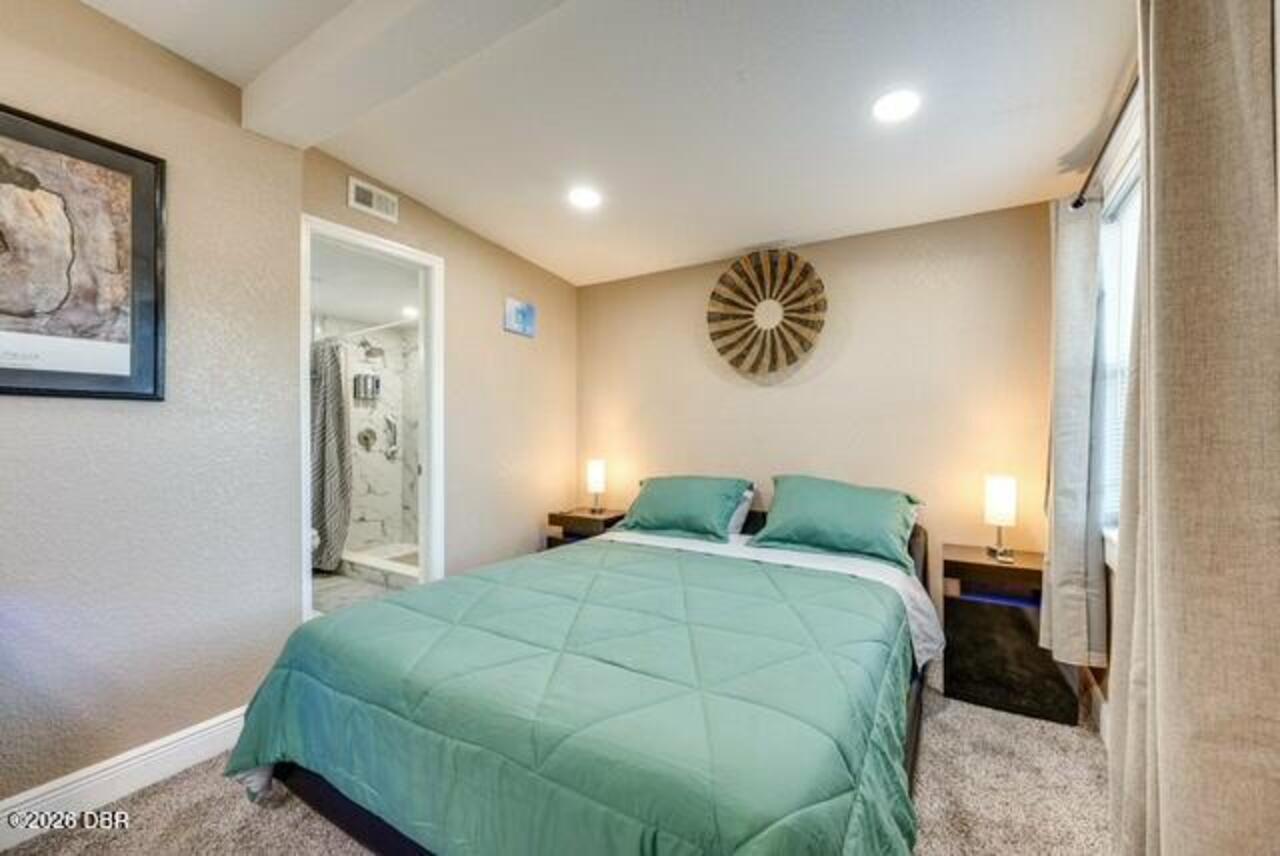 Listing Photo 12