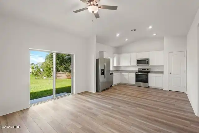 Listing Photo 11