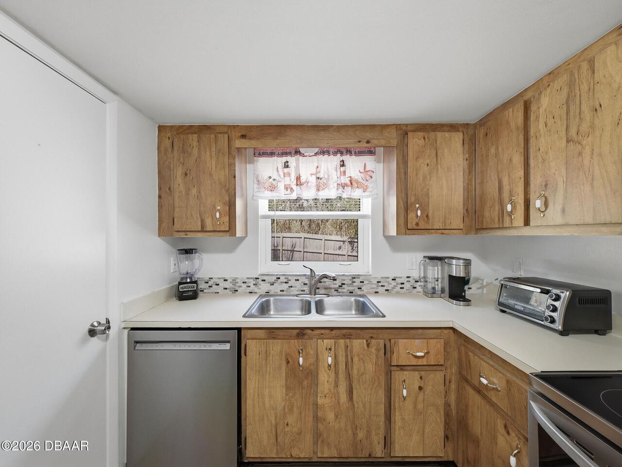Listing Photo 12