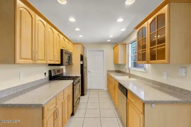 Listing Photo 9