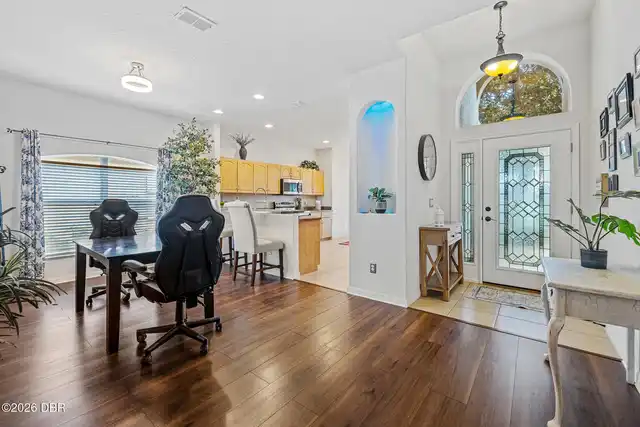 Listing Photo 11
