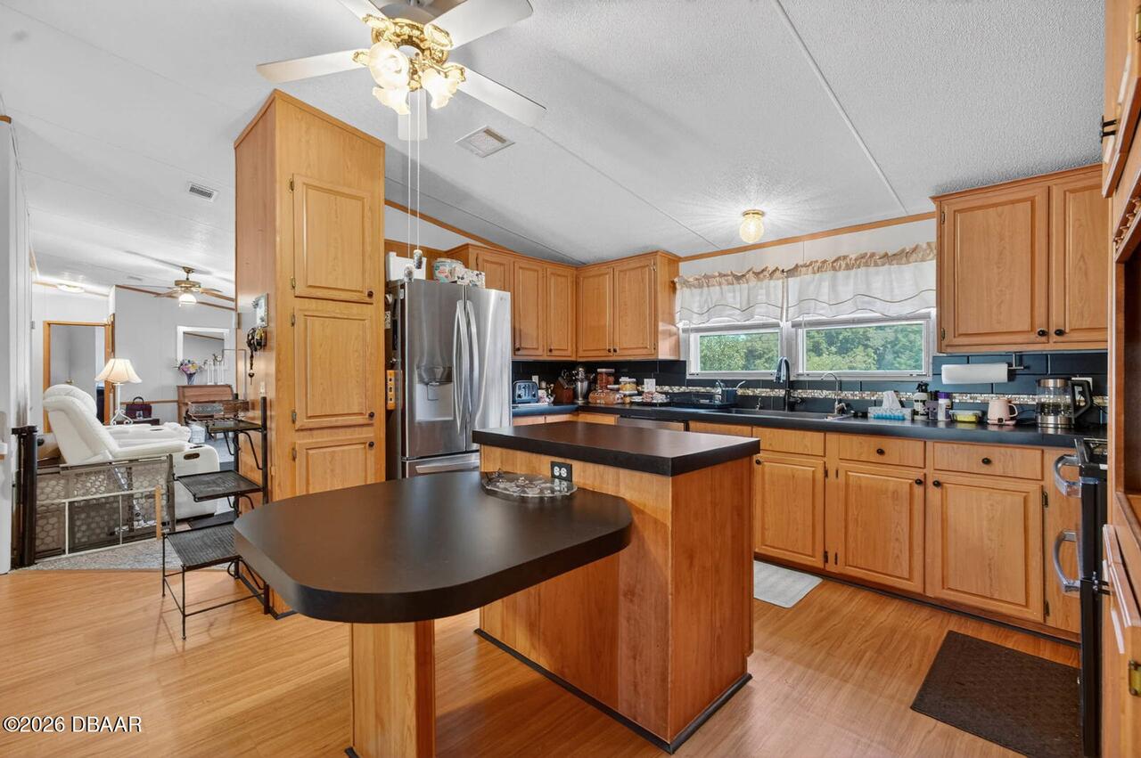 Listing Photo 9