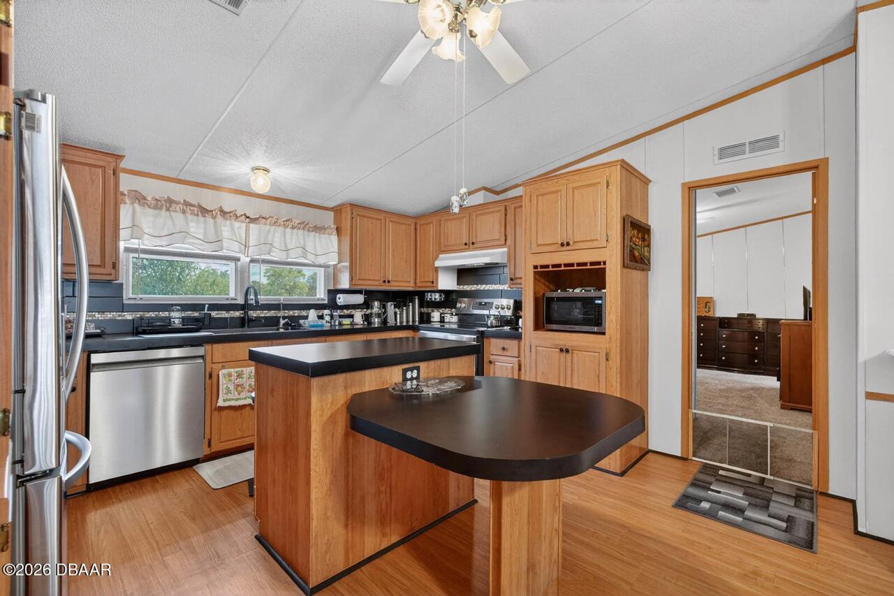 Listing Photo 10