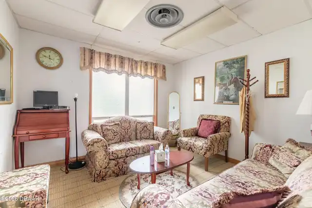 Listing Photo 11