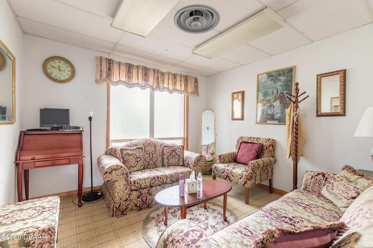 Listing Photo 11