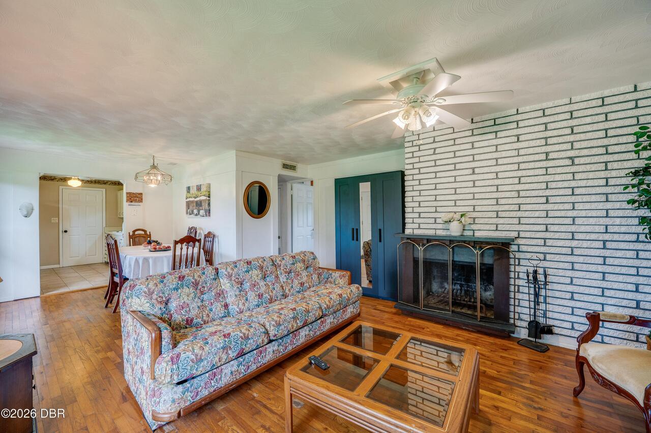 Listing Photo 8