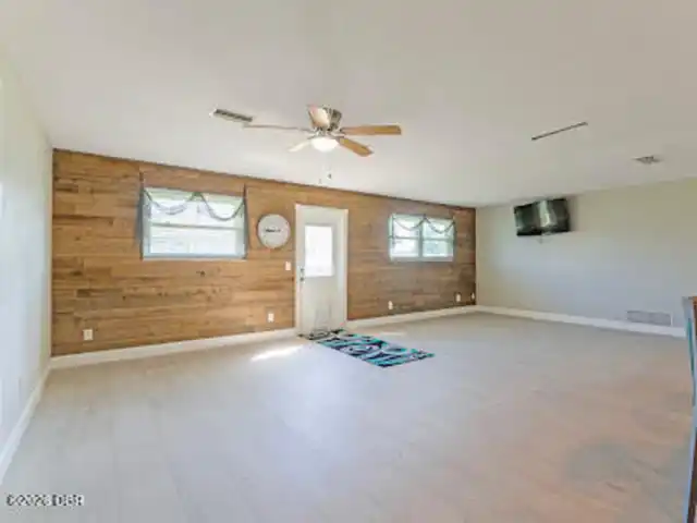 Listing Photo 12