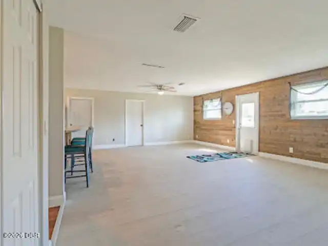 Listing Photo 14