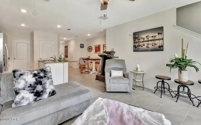 Listing Photo 10