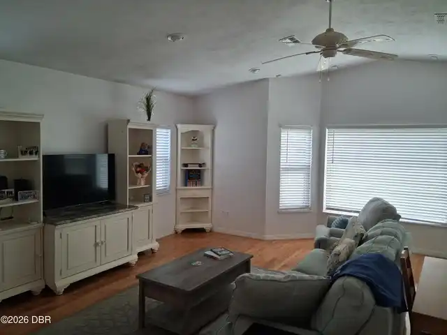 Listing Photo 11