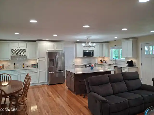 Listing Photo 7