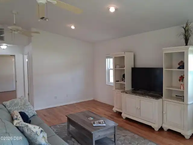 Listing Photo 12
