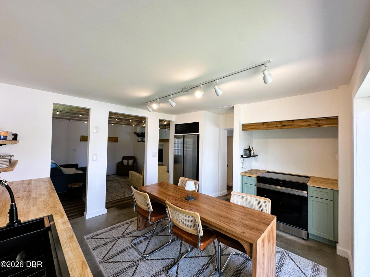 Listing Photo 11