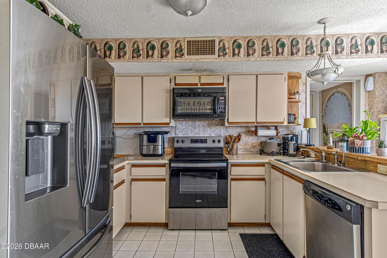 Listing Photo 12