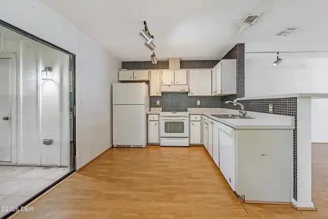 Listing Photo 11