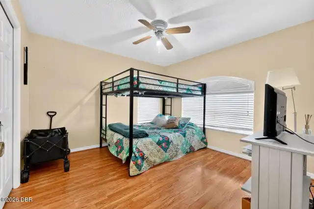 Listing Photo 14