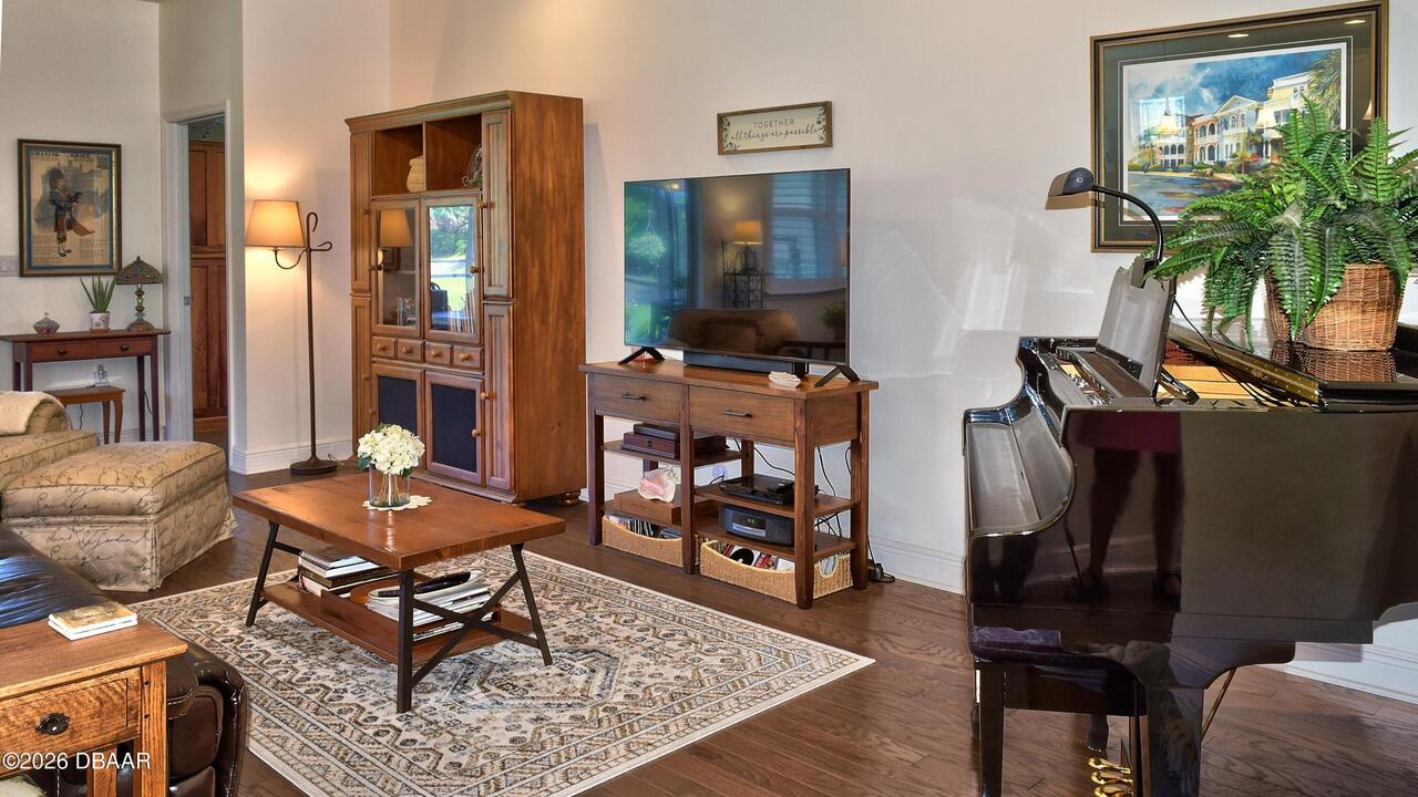Listing Photo 12