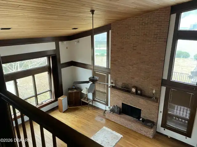 Listing Photo 9