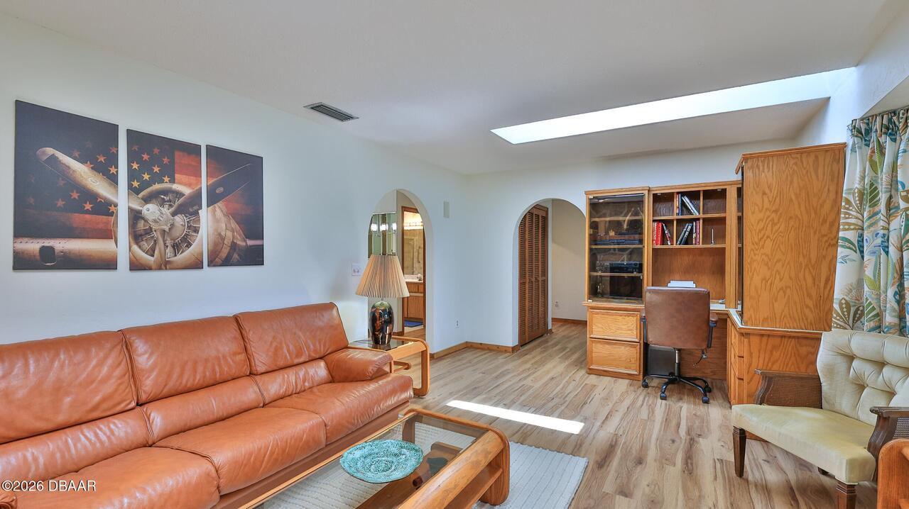 Listing Photo 8