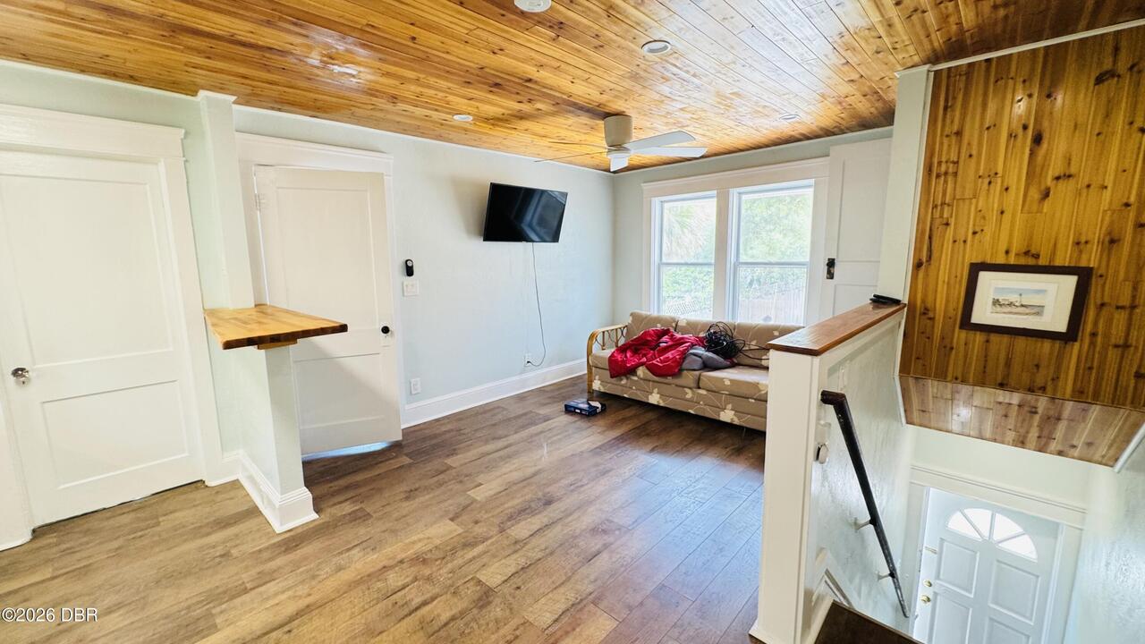 Listing Photo 12