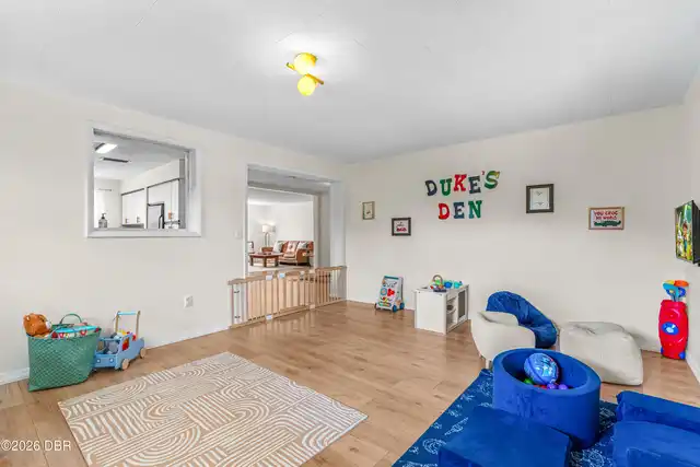 Listing Photo 16