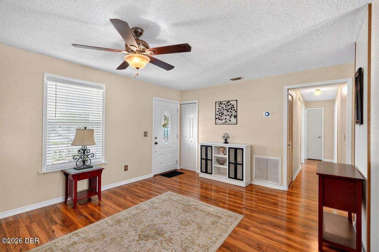 Listing Photo 11