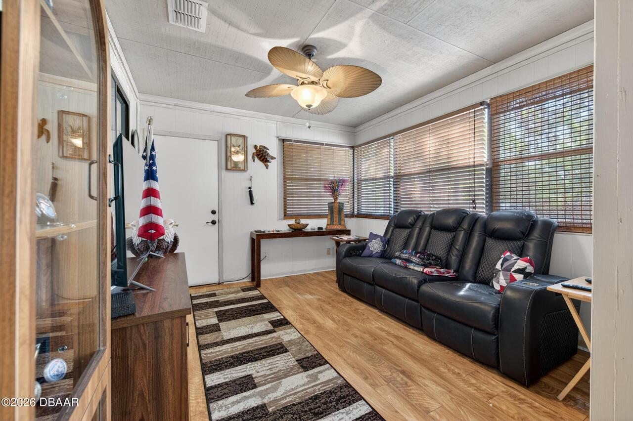 Listing Photo 10