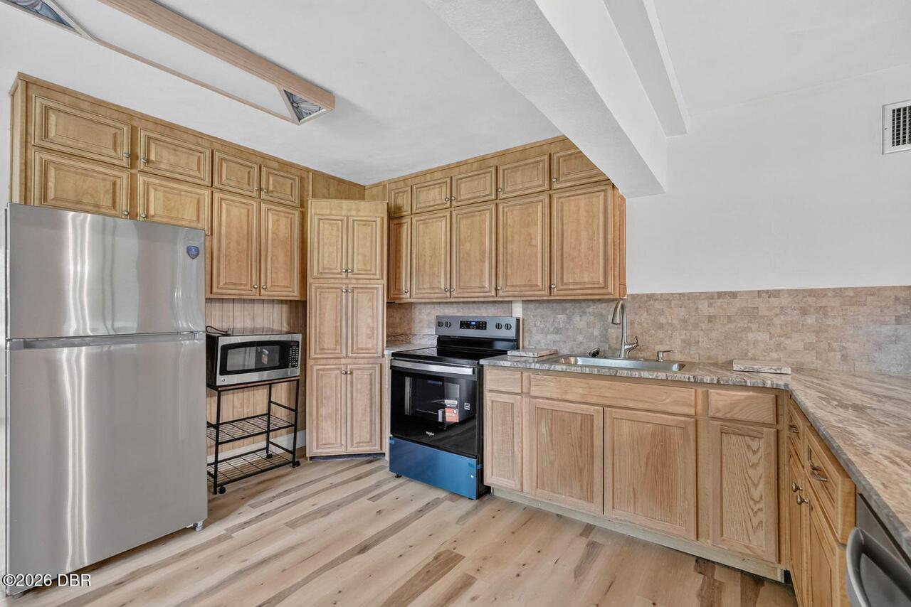Listing Photo 11