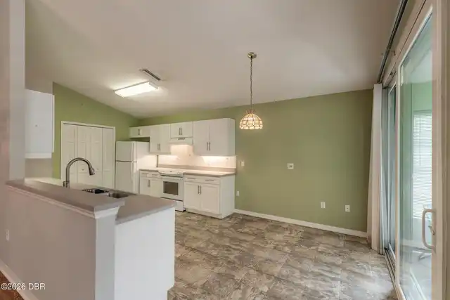 Listing Photo 11