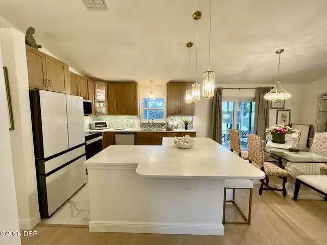 Listing Photo 8