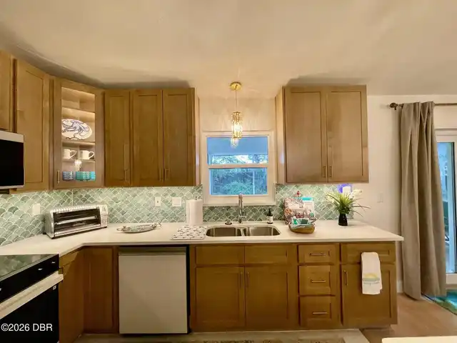 Listing Photo 10