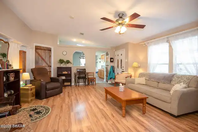 Listing Photo 11
