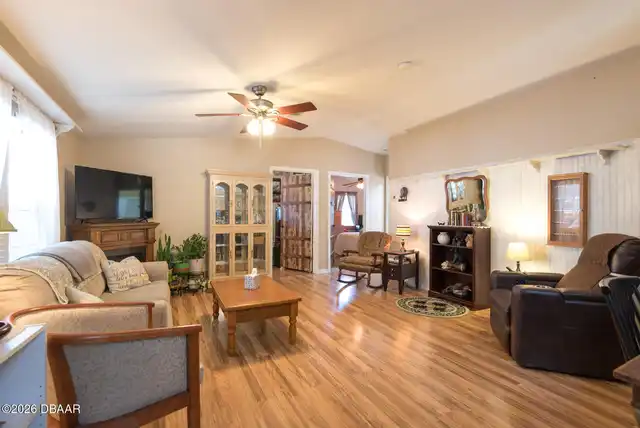 Listing Photo 12