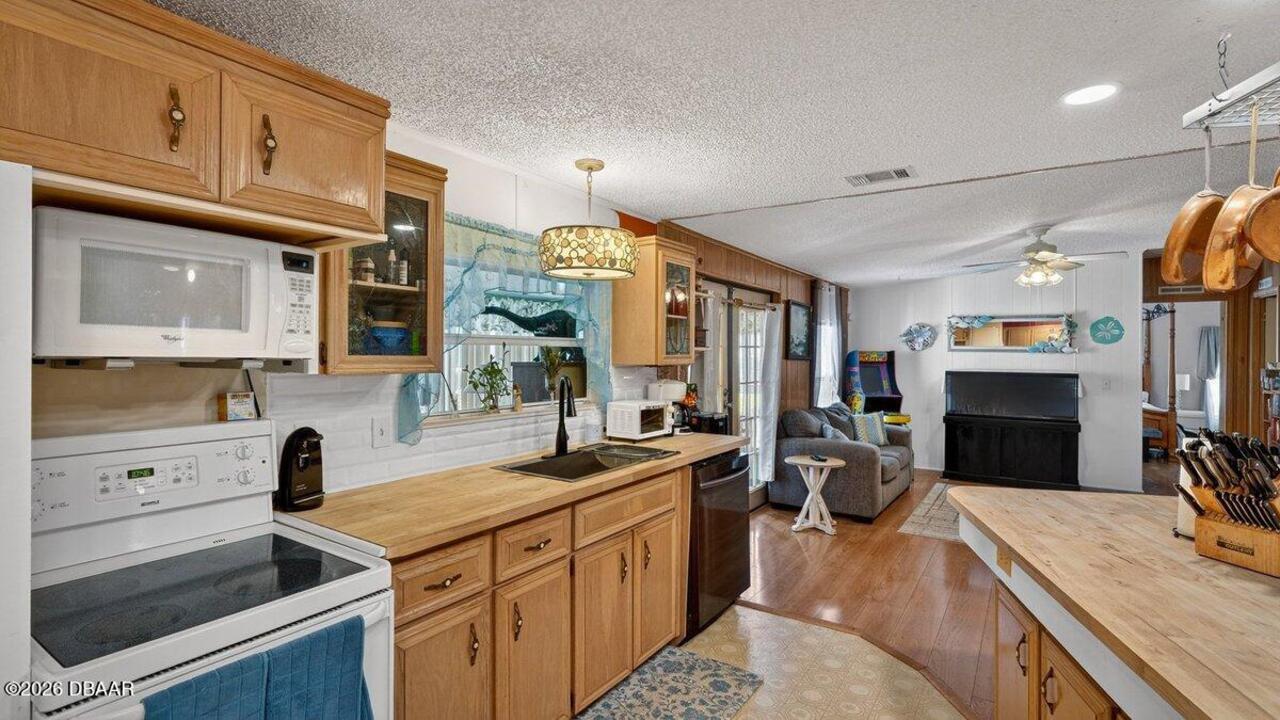 Listing Photo 17