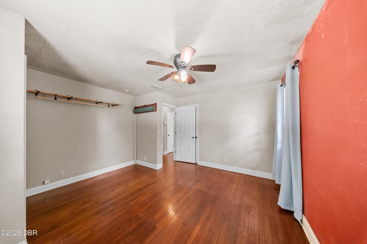 Listing Photo 12