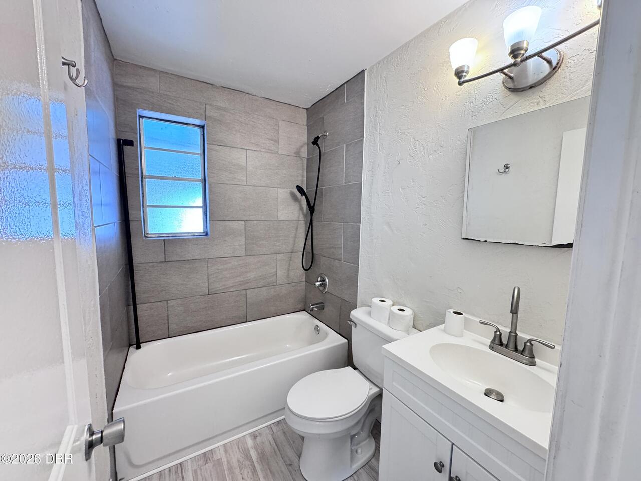 Listing Photo 12
