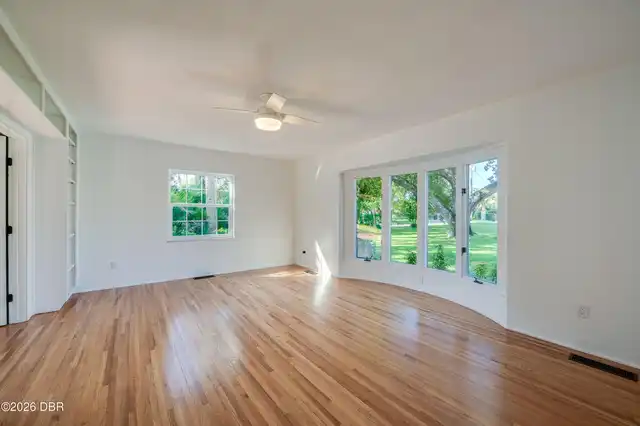 Listing Photo 10