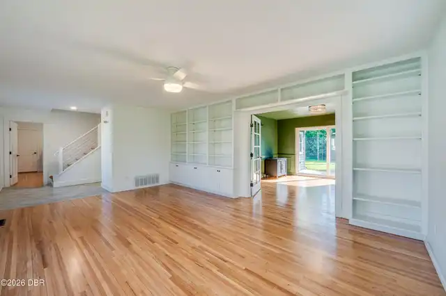 Listing Photo 12