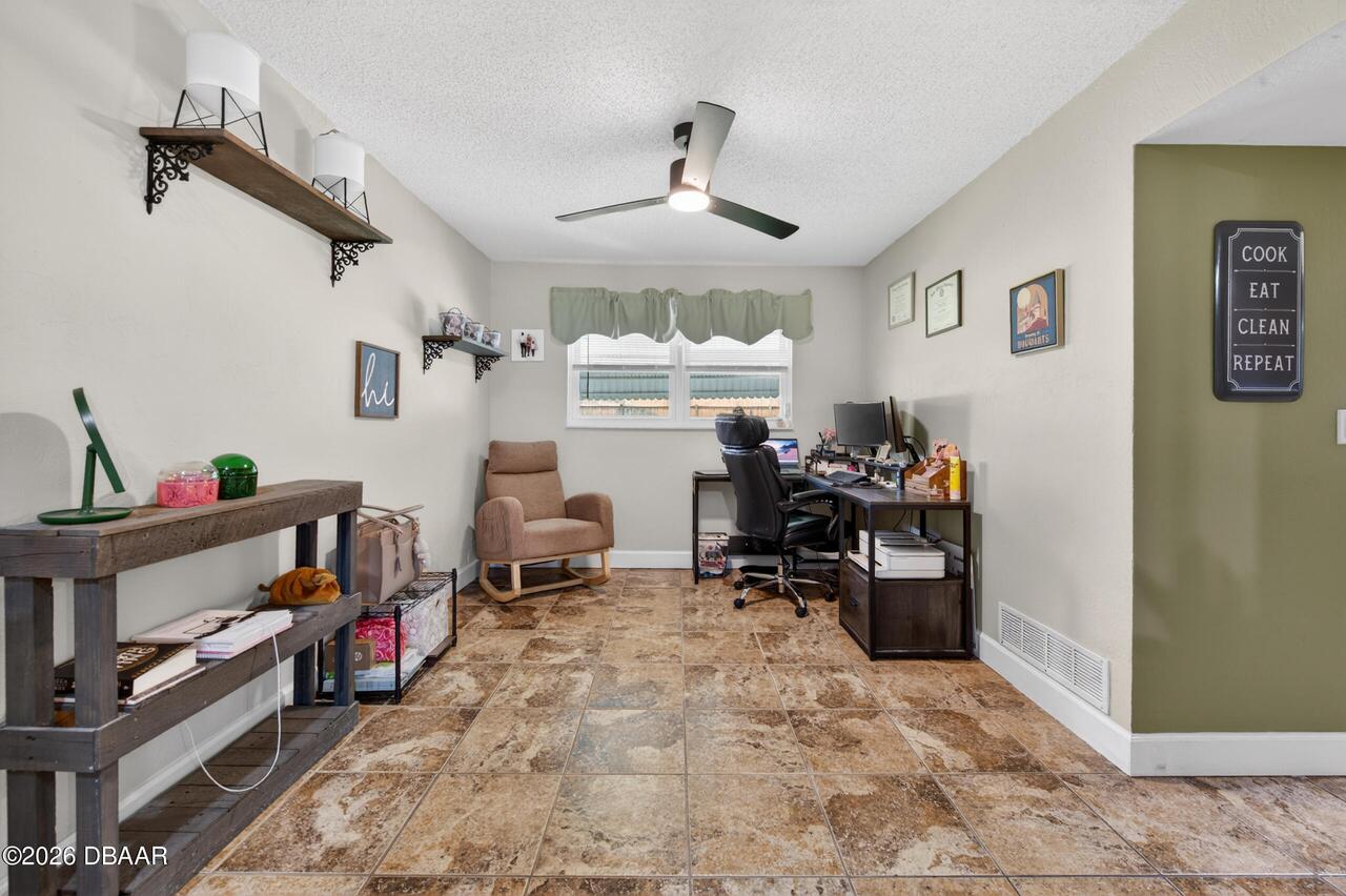 Listing Photo 12